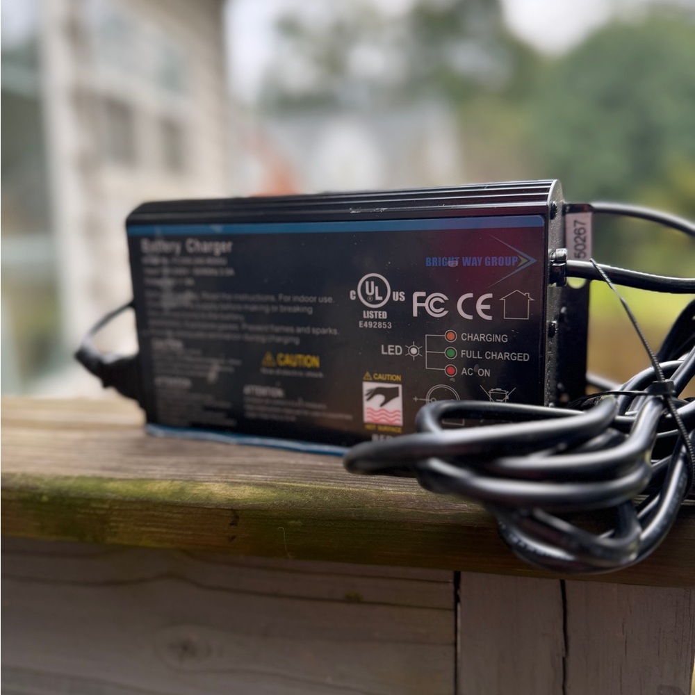Mobile Scooter Charger 24V 8Amp Model FC300-240-8000U